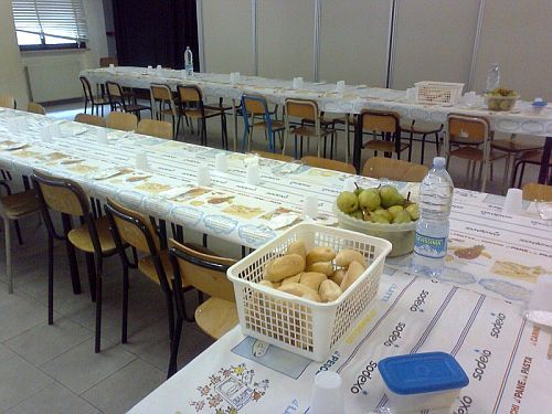 Salmonella a scuola, cinque casi. Sospetti sulle torte delle mamme